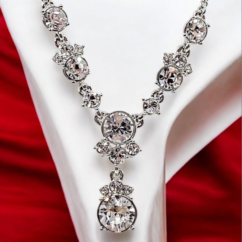 Givenchy Round Silver Drop Necklace 45$